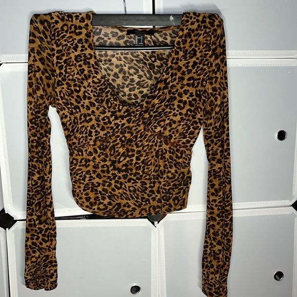Forever 21 Long sleeve Cheetah Print Top 🌷🌷🌷 - Picture 1 of 5